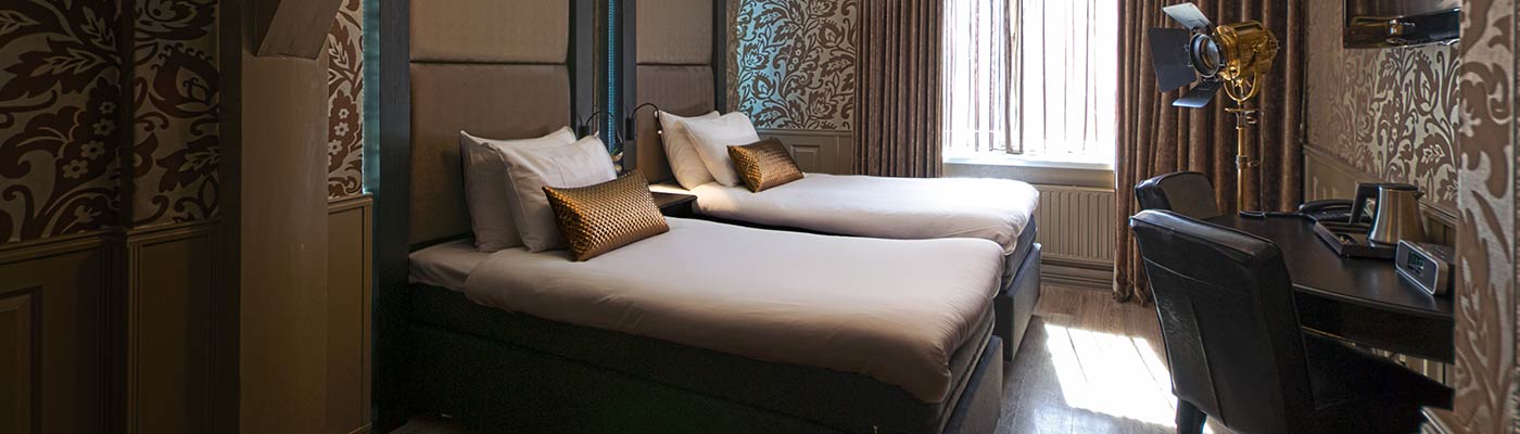 Two person room separate beds Hotel Sint Nicolaas Amsterdam
